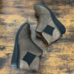 Clarks Brown Ankle Boots with Black Accents